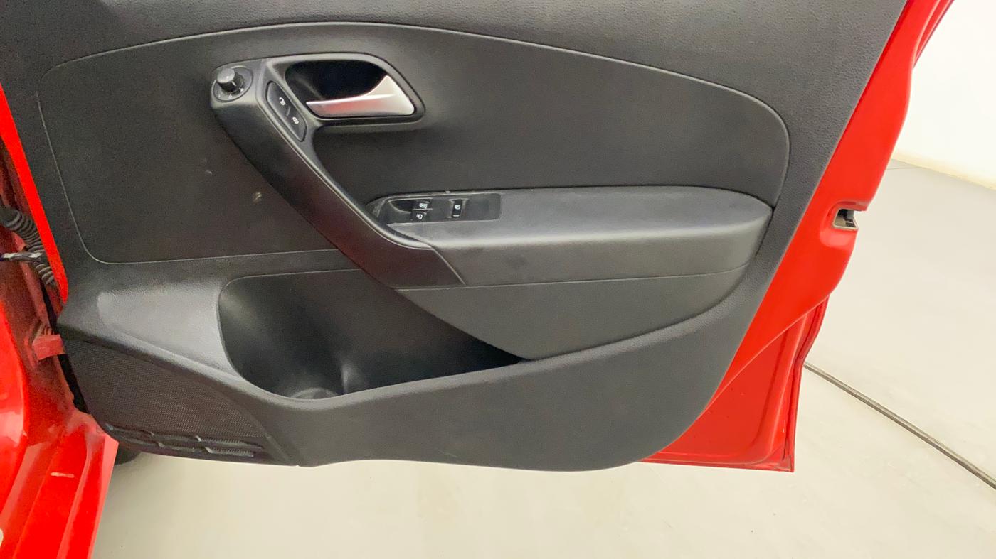 2018 Volkswagen Polo COMFORTLINE 1.0L MPI, Petrol, Manual, 93,710 km, Driver Side Door Panels Control