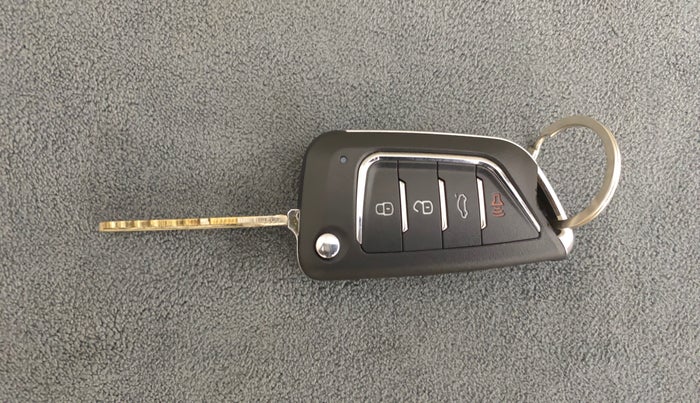 2020 Maruti Swift LXI, Petrol, Manual, 36,320 km, Key Close Up