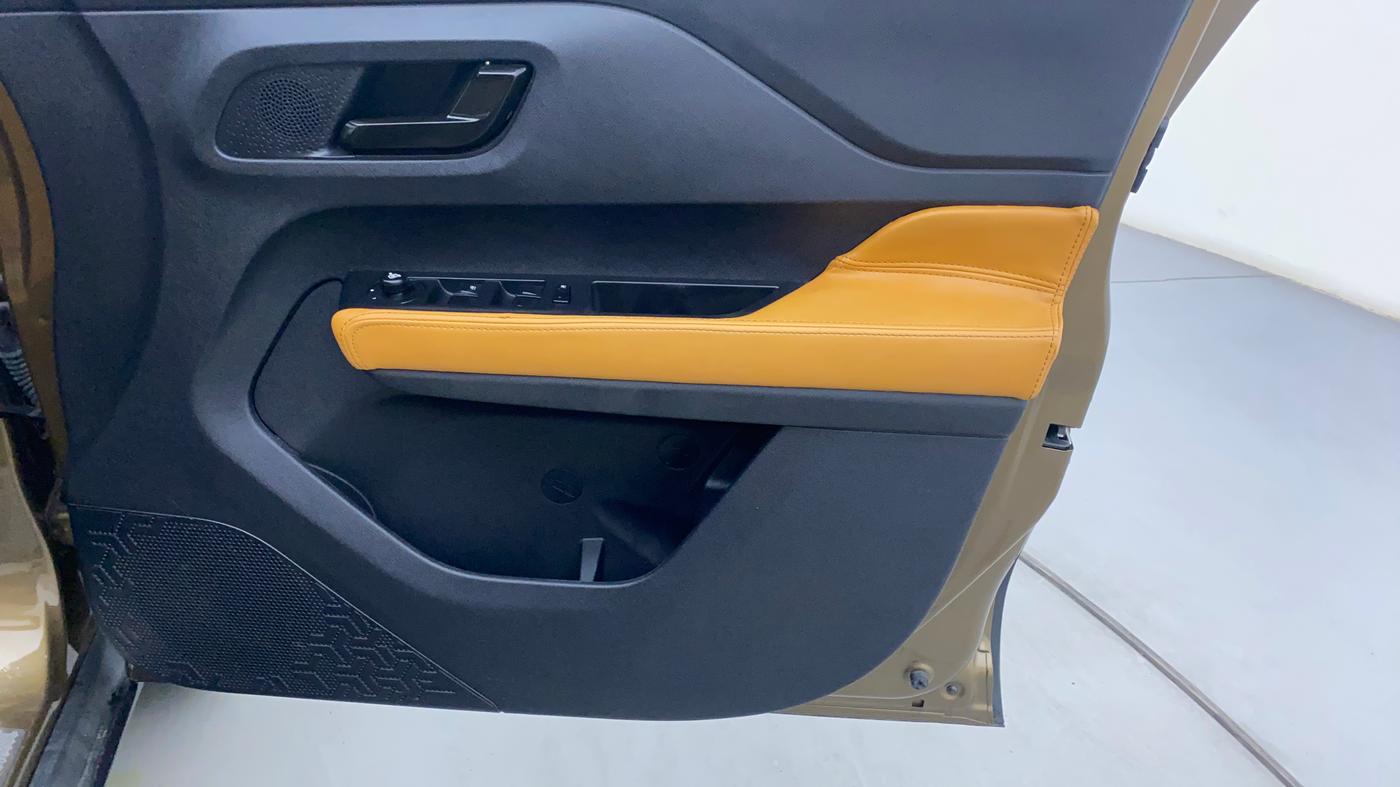 2023 Tata PUNCH ACCOMPLISHED MT, Petrol, Manual, 14,718 km, Driver Side Door Panels Control