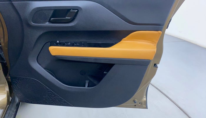 2023 Tata PUNCH ACCOMPLISHED MT, Petrol, Manual, 14,718 km, Driver Side Door Panels Control