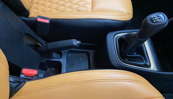 2023 Tata PUNCH ACCOMPLISHED MT, Petrol, Manual, 14,718 km, Gear Lever