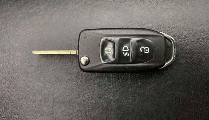 2021 Tata NEXON XM PETROL, Petrol, Manual, 66,673 km, Key Close Up
