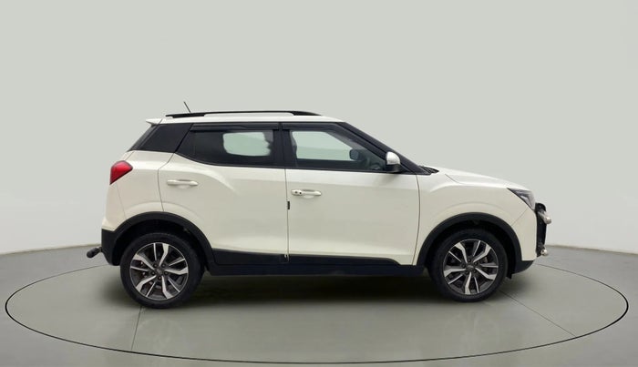 2022 Mahindra XUV300 W8 (O) 1.5 DIESEL, Diesel, Manual, 37,170 km, Right Side View