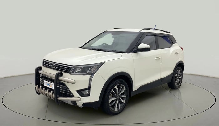 2022 Mahindra XUV300 W8 (O) 1.5 DIESEL, Diesel, Manual, 37,170 km, Left Front Diagonal