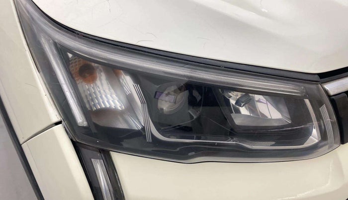 2020 Mahindra XUV300 W8 (O) 1.5 DIESEL AMT, Diesel, Automatic, 68,617 km, Right headlight - Minor scratches