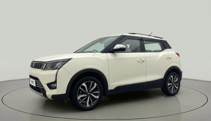 2020 Mahindra XUV300 W8 (O) 1.5 DIESEL AMT, Diesel, Automatic, 68,617 km, Left Front Diagonal