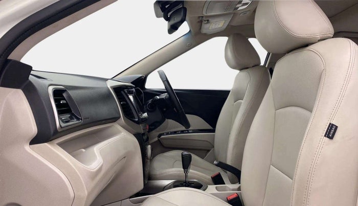 2020 Mahindra XUV300 W8 (O) 1.5 DIESEL AMT, Diesel, Automatic, 68,617 km, Right Side Front Door Cabin