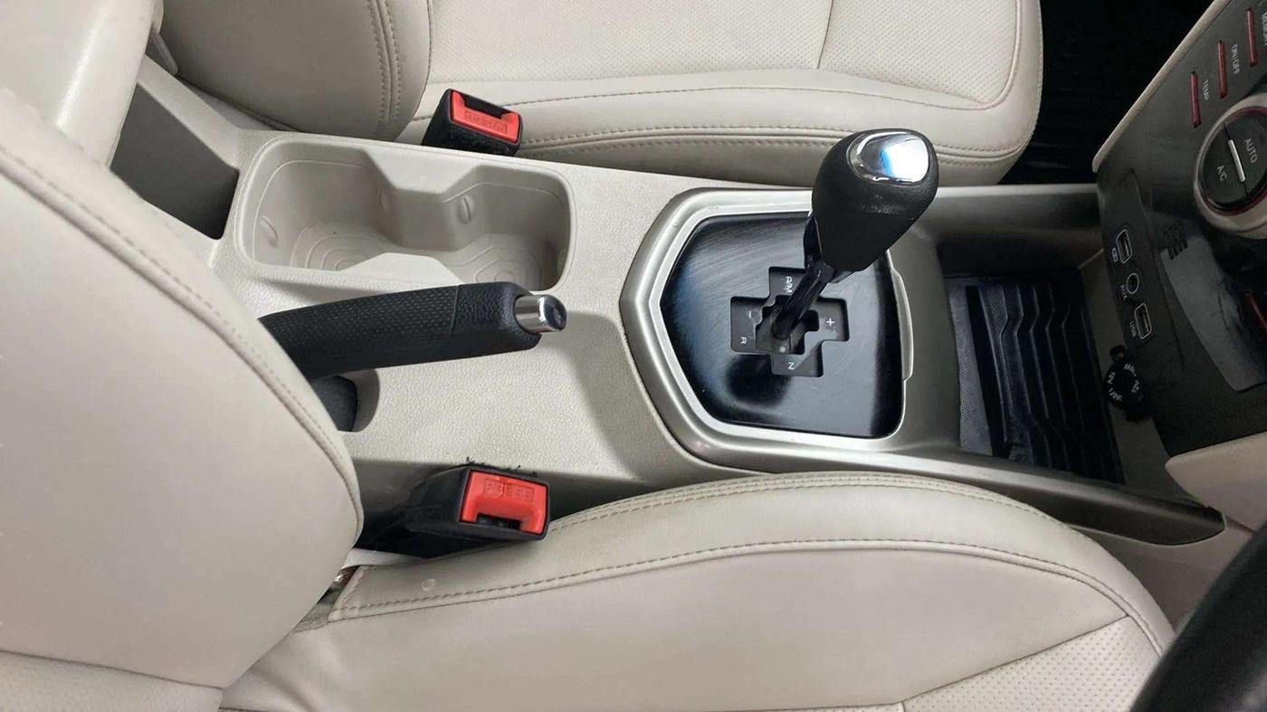 2020 Mahindra XUV300 W8 (O) 1.5 DIESEL AMT, Diesel, Automatic, 68,617 km, Gear Lever