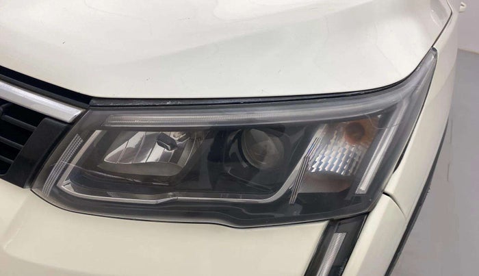 2020 Mahindra XUV300 W8 (O) 1.5 DIESEL AMT, Diesel, Automatic, 68,617 km, Left headlight - Minor scratches