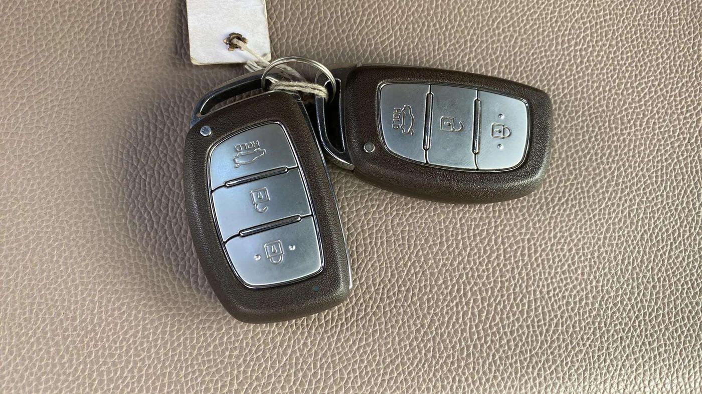 2019 Hyundai Grand i10 ASTA 1.2 KAPPA VTVT, Petrol, Manual, 21,231 km, Key Close Up