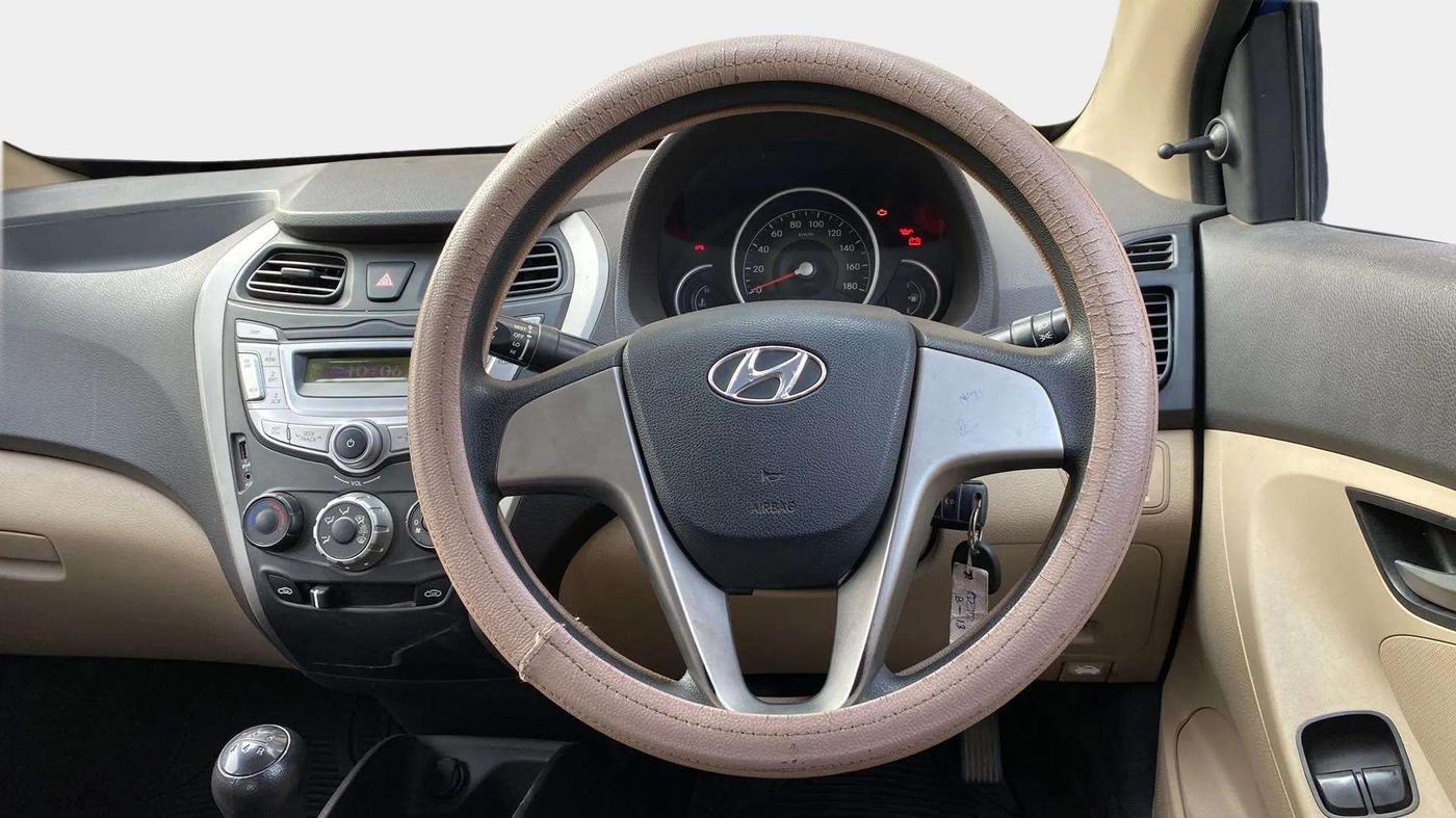 2016 Hyundai Eon SPORTZ, Petrol, Manual, 18,351 km, Steering Wheel Close Up