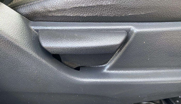 2016 Hyundai Eon SPORTZ, Petrol, Manual, 18,351 km, Driver Side Adjustment Panel