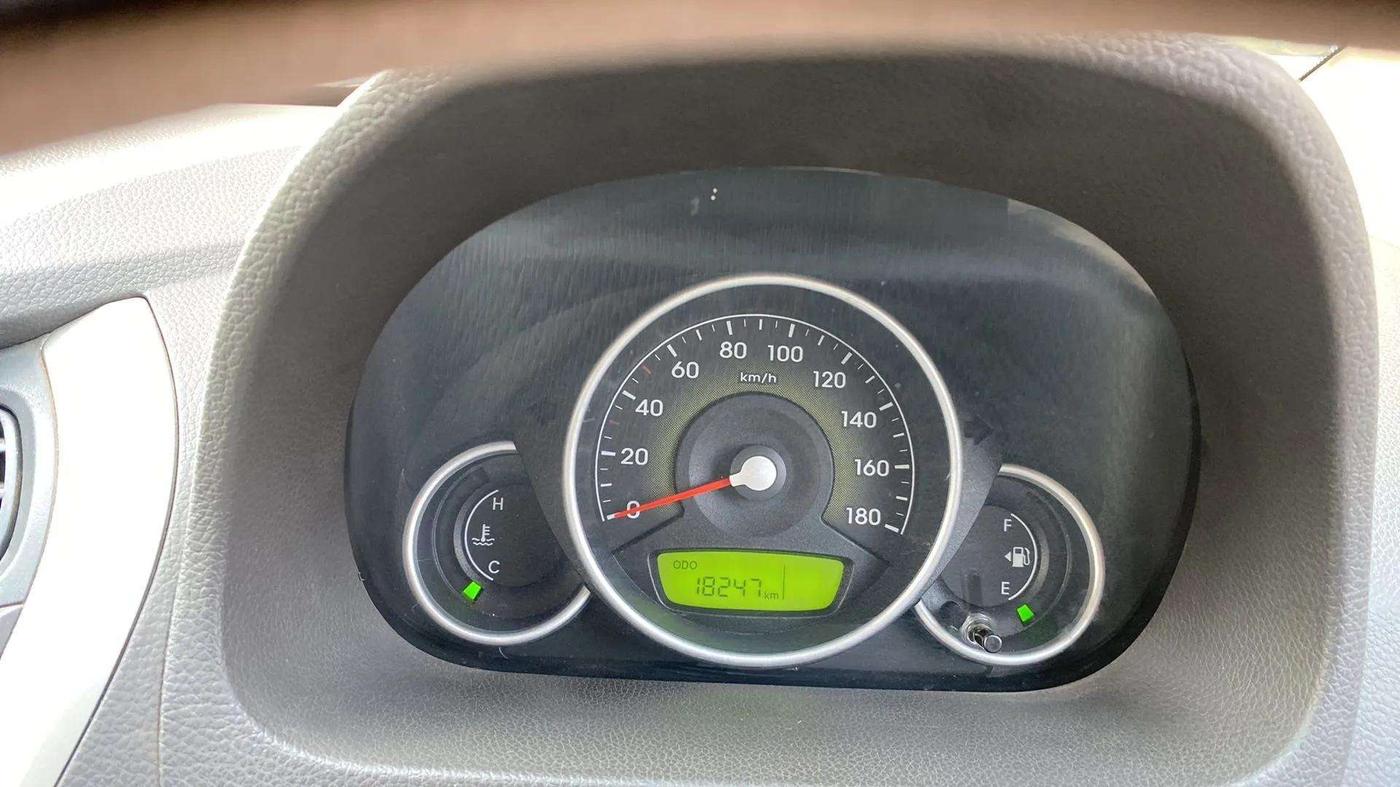 2016 Hyundai Eon SPORTZ, Petrol, Manual, 18,351 km, Odometer Image