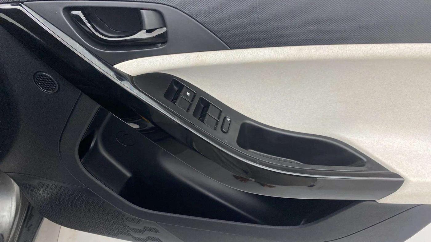 2023 Tata NEXON PURE 1.2 PETROL, Petrol, Manual, 11,301 km, Driver Side Door Panels Control