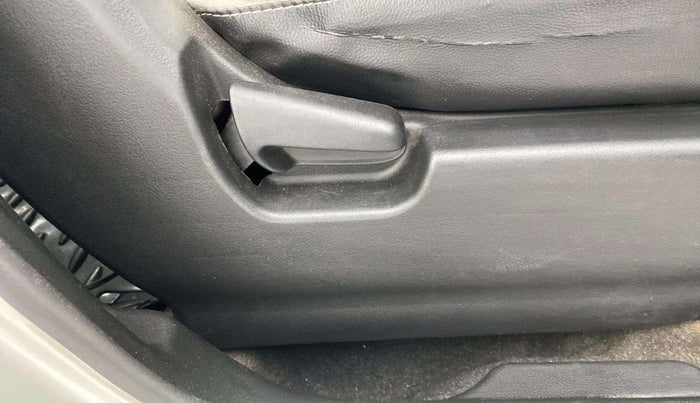 2015 Maruti Wagon R 1.0 VXI, Petrol, Manual, 68,765 km, Driver Side Adjustment Panel