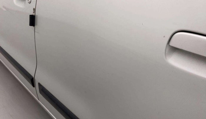 2015 Maruti Wagon R 1.0 VXI, Petrol, Manual, 68,765 km, Rear left door - Slightly dented