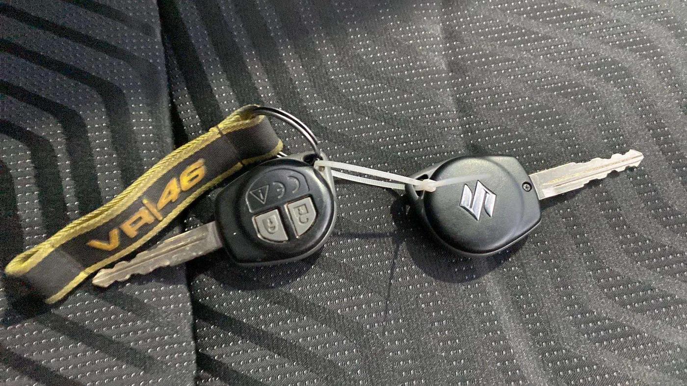 2020 Maruti Swift VXI AMT, Petrol, Automatic, 43,341 km, Key Close Up