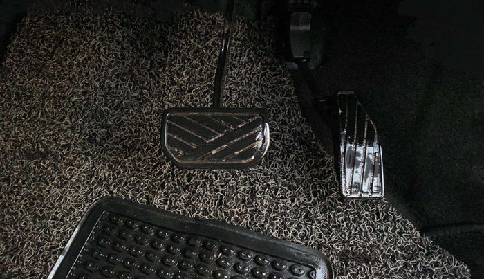 2020 Maruti Swift VXI AMT, Petrol, Automatic, 43,341 km, Pedals