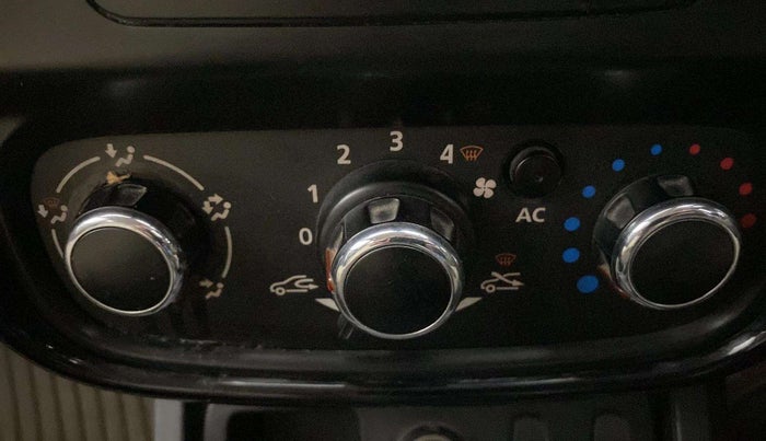 2013 Renault Duster RXL PETROL, Petrol, Manual, 84,706 km, AC Unit - Directional switch has minor damage