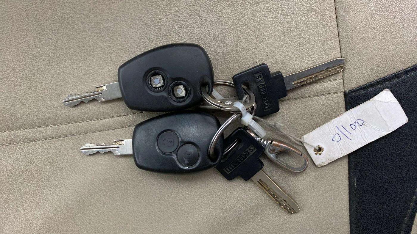 2013 Renault Duster RXL PETROL, Petrol, Manual, 84,988 km, Key Close Up