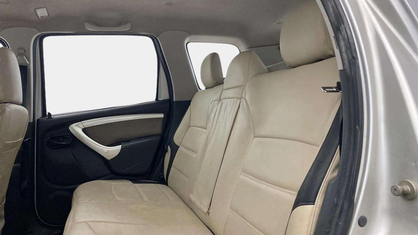 2013 Renault Duster RXL PETROL, Petrol, Manual, 84,988 km, Right Side Rear Door Cabin
