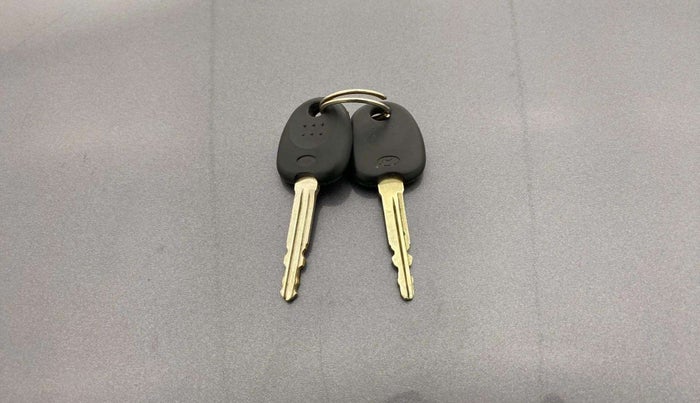 2018 Hyundai Eon ERA +, Petrol, Manual, 66,967 km, Key Close Up