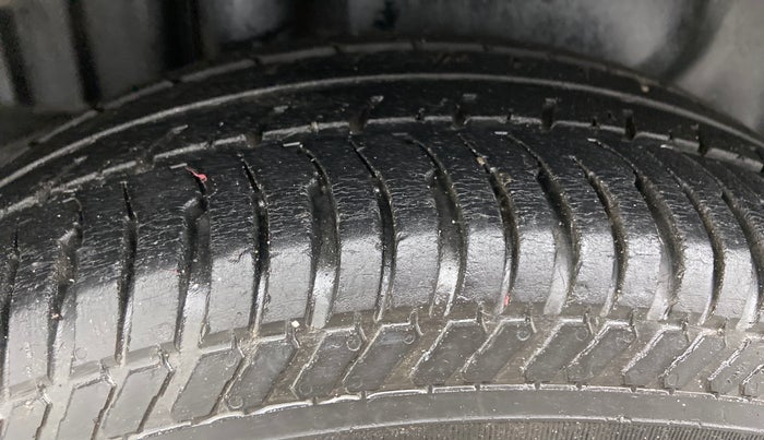 2014 Maruti Swift Dzire VDI BS IV, Diesel, Manual, 50,220 km, Right Rear Tyre Tread