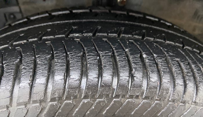2014 Maruti Swift Dzire VDI BS IV, Diesel, Manual, 50,220 km, Left Front Tyre Tread