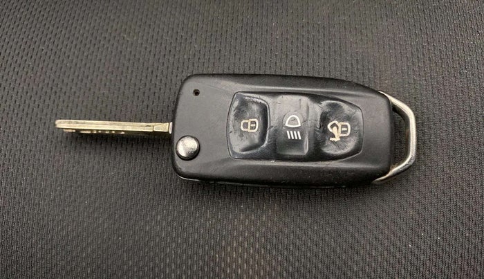2019 Tata NEXON XM PETROL, Petrol, Manual, 49,666 km, Key Close Up