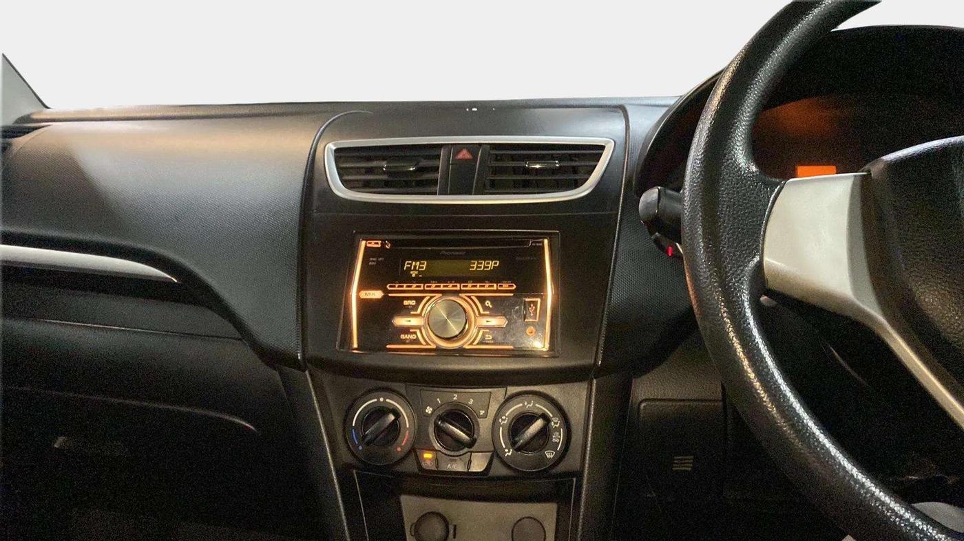 2014 Maruti Swift VXI, Petrol, Manual, 73,798 km, Air Conditioner