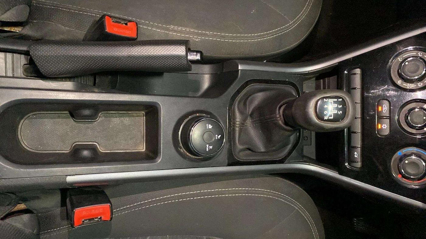 2021 Tata NEXON XM SUNROOF PETROL, Petrol, Manual, 39,498 km, Gear Lever
