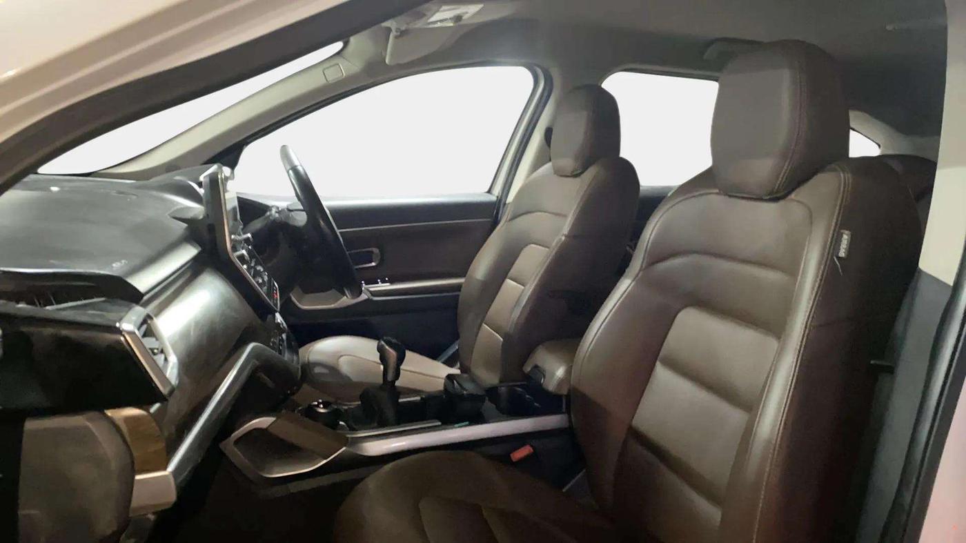 2019 Tata Harrier XZ 2.0L, Diesel, Manual, 1,00,231 km, Right Side Front Door Cabin