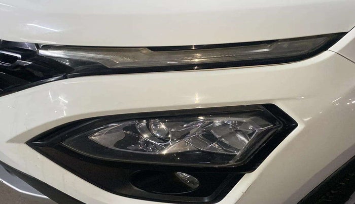 2019 Tata Harrier XZ 2.0L, Diesel, Manual, 1,00,231 km, Left headlight - Minor scratches