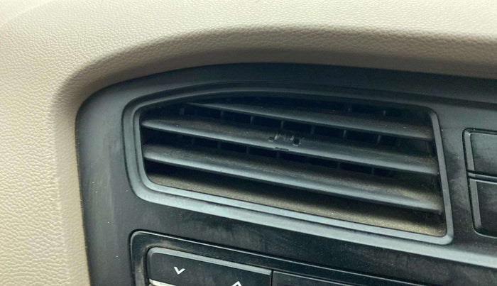 2015 Hyundai Elite i20 ASTA 1.2, Petrol, Manual, 88,054 km, AC Unit - Front vent has minor damage