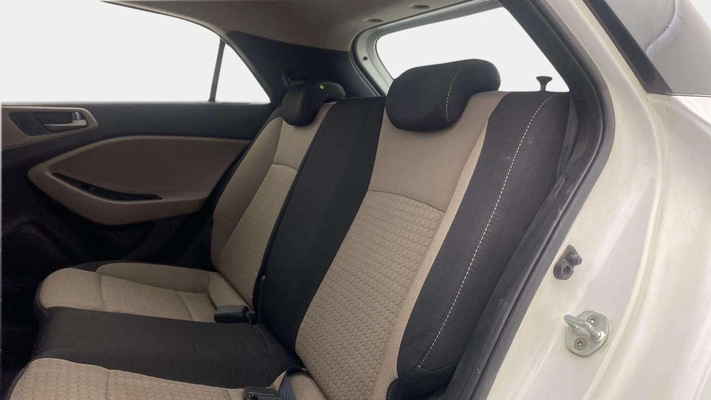 2016 Hyundai Elite i20 ASTA 1.2 (O), Petrol, Manual, 66,426 km, Right Side Rear Door Cabin