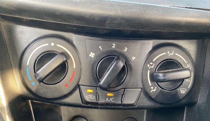2013 Maruti Swift LXI, Petrol, Manual, 70,651 km, AC Unit - Directional switch has minor damage