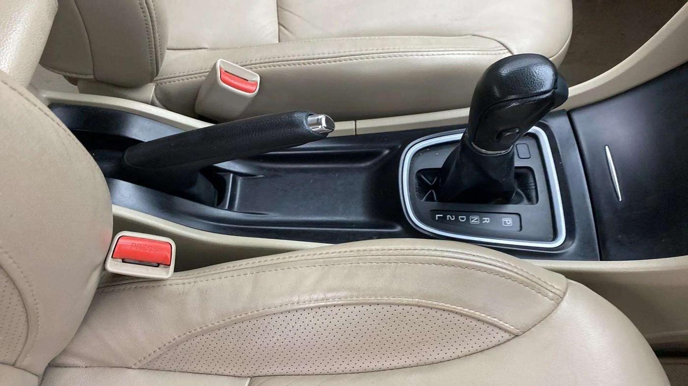 2016 Maruti Ciaz ZXI+ AT, Petrol, Automatic, 95,269 km, Gear Lever