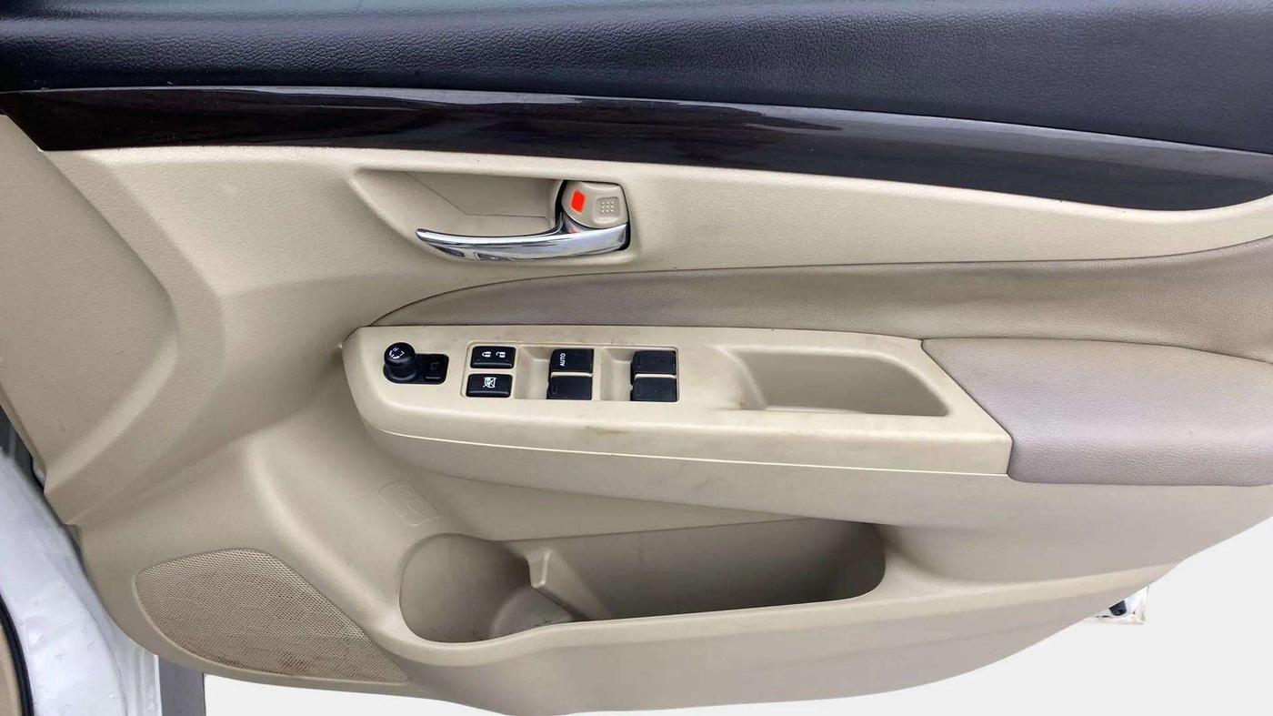 2016 Maruti Ciaz ZXI+ AT, Petrol, Automatic, 95,269 km, Driver Side Door Panels Control
