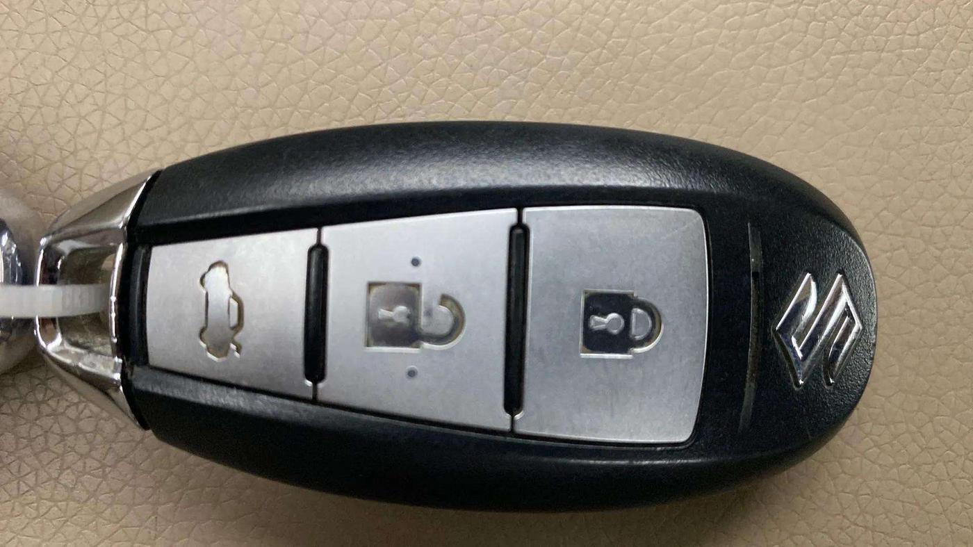 2016 Maruti Ciaz ZXI+ AT, Petrol, Automatic, 95,269 km, Key Close Up
