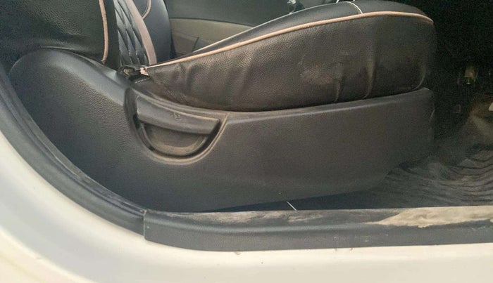 2016 Hyundai Grand i10 SPORTZ 1.2 KAPPA VTVT, CNG, Manual, 99,873 km, Driver Side Adjustment Panel