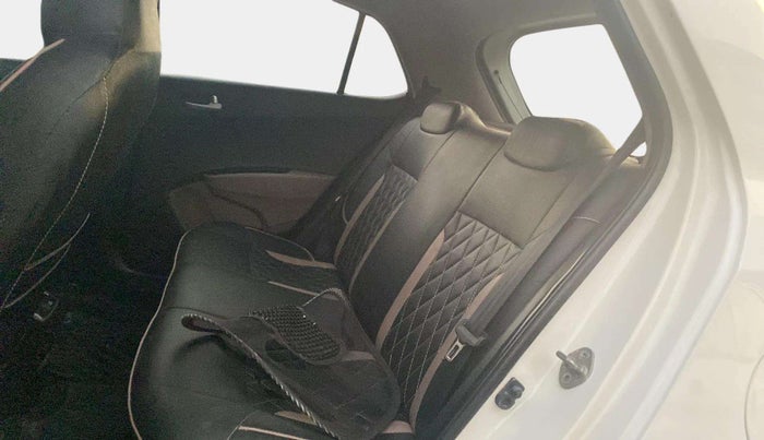 2016 Hyundai Grand i10 SPORTZ 1.2 KAPPA VTVT, CNG, Manual, 99,873 km, Right Side Rear Door Cabin