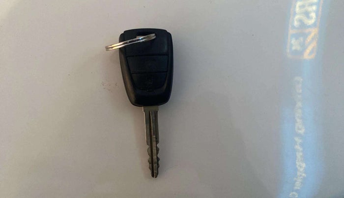 2016 Hyundai Grand i10 SPORTZ 1.2 KAPPA VTVT, CNG, Manual, 99,873 km, Key Close Up