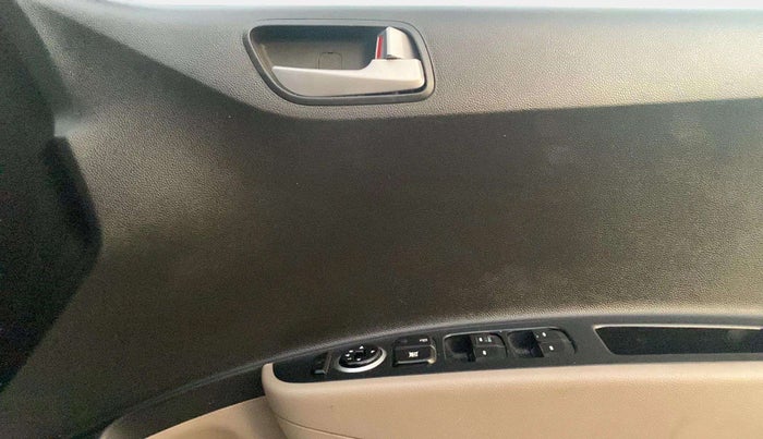 2016 Hyundai Grand i10 SPORTZ 1.2 KAPPA VTVT, CNG, Manual, 99,873 km, Driver Side Door Panels Control