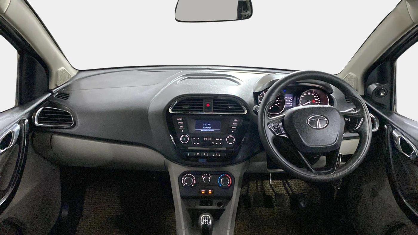2018 Tata Tiago XZ PETROL, Petrol, Manual, 35,528 km, Dashboard