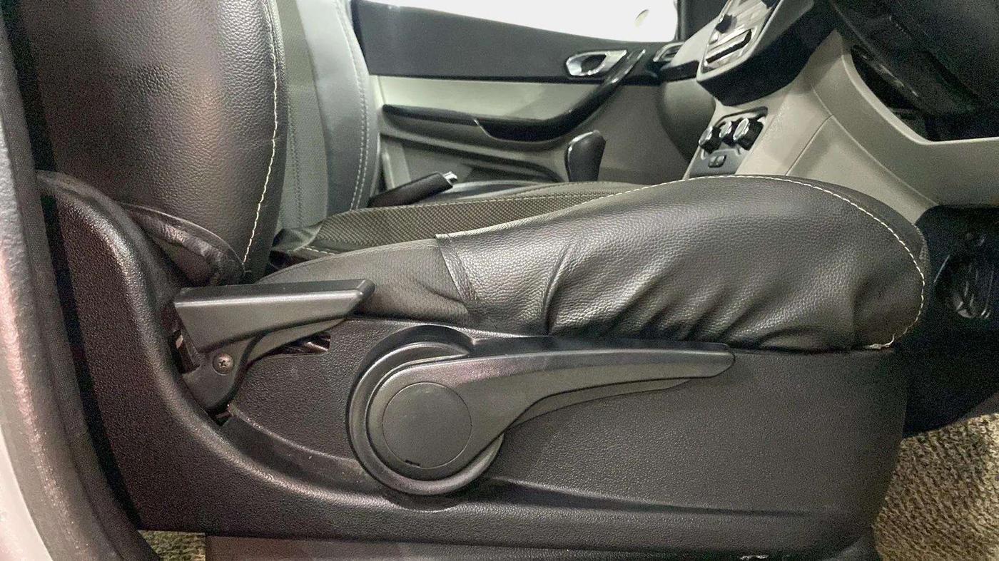 2018 Tata Tiago XZ PETROL, Petrol, Manual, 35,528 km, Driver Side Adjustment Panel