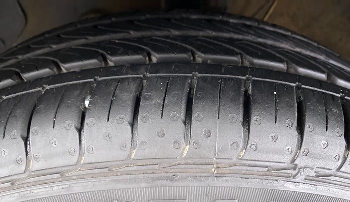 2019 Hyundai NEW SANTRO SPORTZ 1.1, Petrol, Manual, 61,331 km, Left Front Tyre Tread