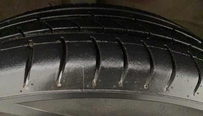 2012 Maruti Wagon R 1.0 LXI CNG, CNG, Manual, 66,379 km, Right Front Tyre Tread