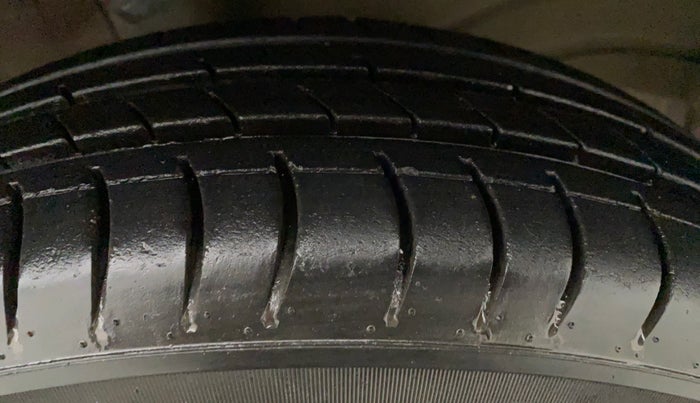 2012 Maruti Wagon R 1.0 LXI CNG, CNG, Manual, 66,379 km, Left Front Tyre Tread