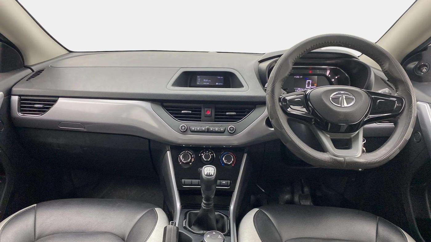 2022 Tata NEXON XM PETROL, Petrol, Manual, 31,582 km, Dashboard