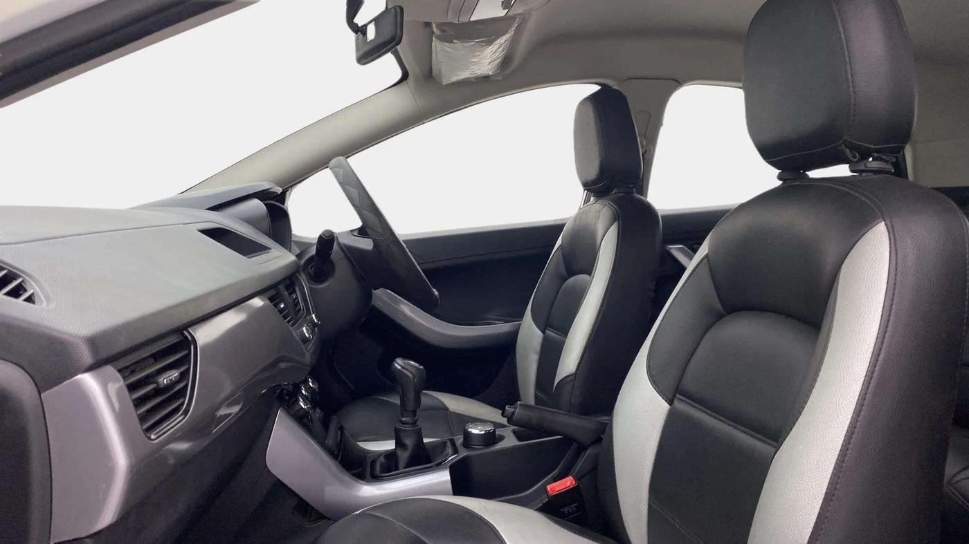 2022 Tata NEXON XM PETROL, Petrol, Manual, 31,582 km, Right Side Front Door Cabin